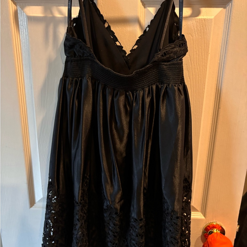 Lace dress - Picture 3 of 4